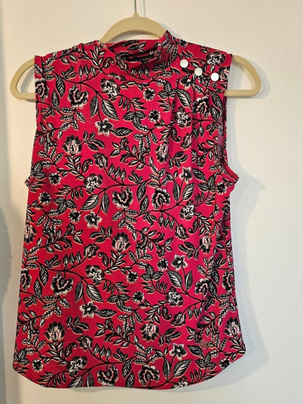 Adrienne Vittadini Pink and Black Sleeveless Floral Top – Size Medium 🌸🖤💖
